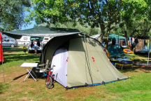 Kamp Mon Paradis ** 