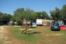 Kamp Mon Paradis ** 