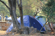 Camp Skriveni ** 