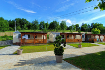 Camp Slapic **** 