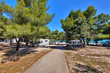 Camping Jazina ** 