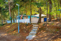 Kamp Arena Tašalera ** 