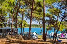 Kamp Arena Tašalera ** 