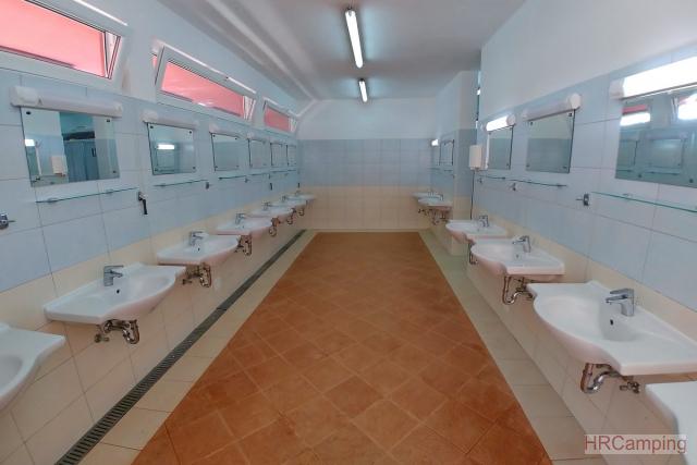 Kamp Veli Jože *** Sanitary